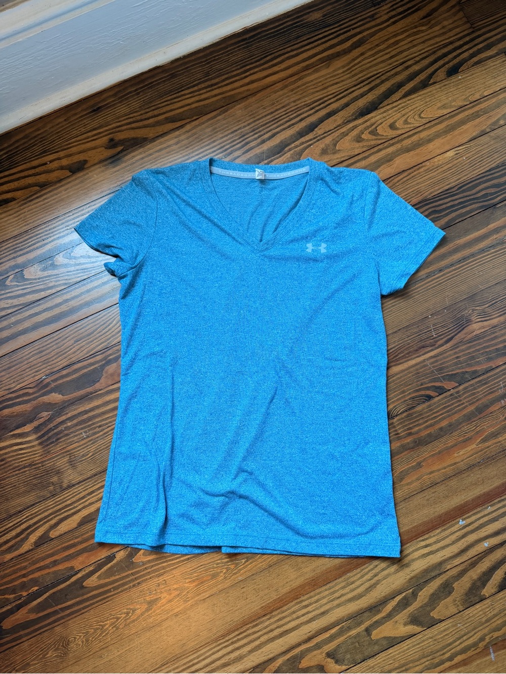 Under Armour Women's Blue Short Sleeve V-Neck Performance Tee